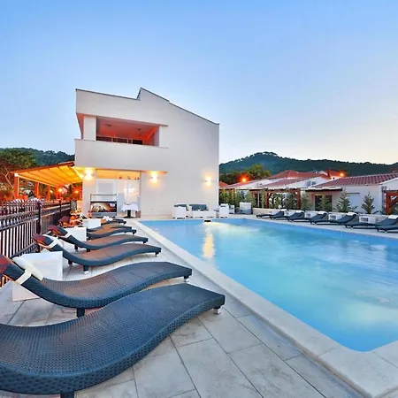 Apartman Dalmatia In Preko, Island Ugljan, With Swimmingpool *