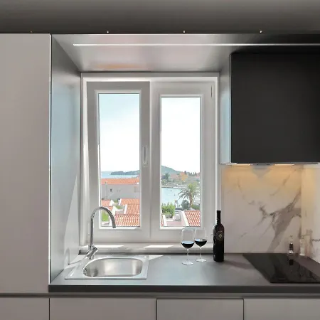 Apartment In Preko Near Sea Beach Διαμέρισμα *